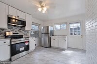 Building Photo - 12901 Ardennes Ave