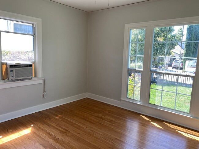 Building Photo - Spacious 2 Bedroom 1 Bath House in Eagle Rock