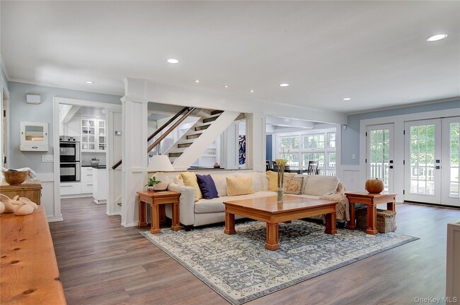 Building Photo - 2 Spring Hollow Rd