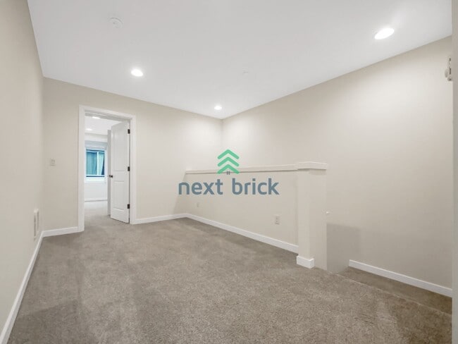 Building Photo - 3 Bed and 3.5 Bath Beautiful  Modern Townhome is Available for Rent!