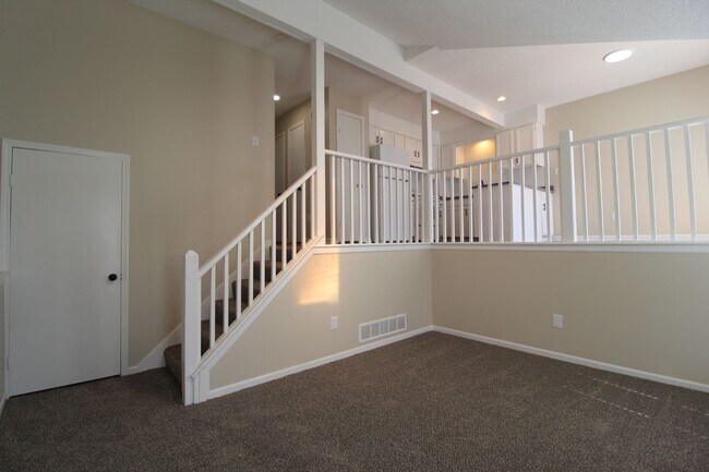 Building Photo - Updated 2 Bedroom 1.5 Bath Duplex In Olathe