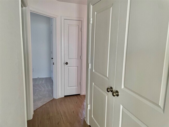 Building Photo - 221 Crystal Bay Ln