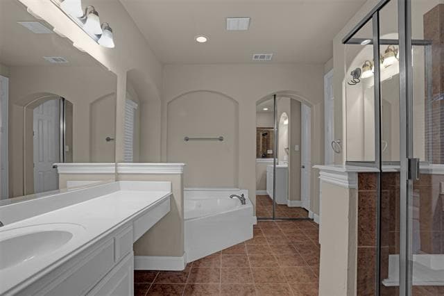 Building Photo - 1702 Tulare Dr