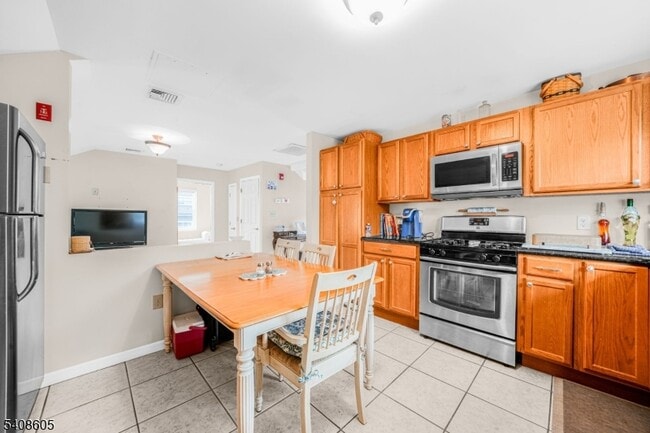 Building Photo - 12 Main Rd