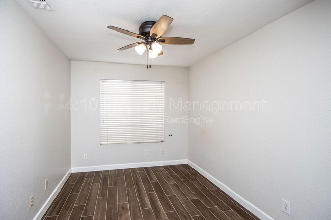 Building Photo - 407 W Colt Rd