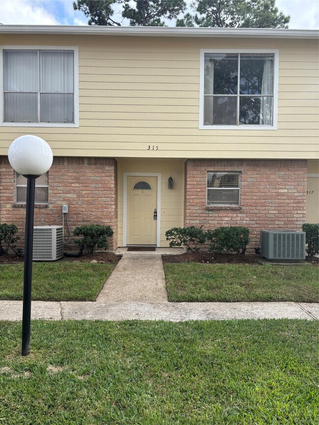 Building Photo - 14515 Wunderlich Dr