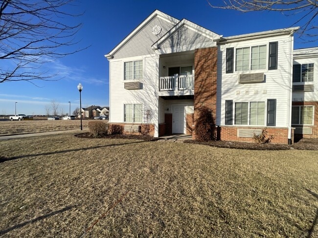 Building Photo - Spotless RANCH 2 Bed, 2 Bath Condo With 1 ...