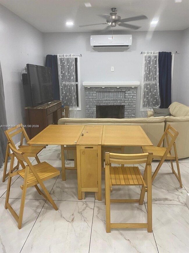 Building Photo - 2242 Polk St