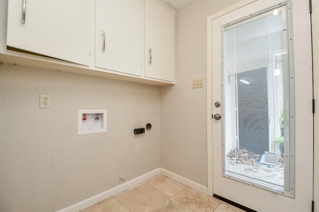 Building Photo - 10706 Inwood Dr