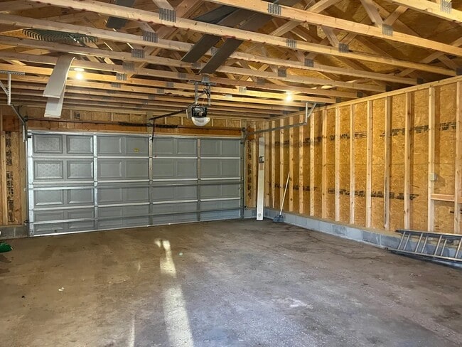 Building Photo - 326 S Oakdale Ave