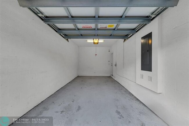 Building Photo - 4234 N Dixie Hwy