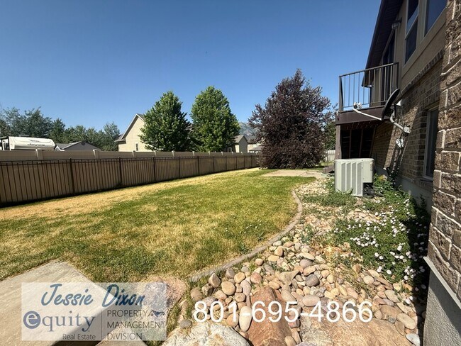 Building Photo - 5725 Brook Cir