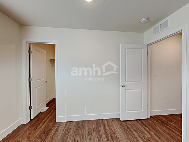 Building Photo - 9433 W Hiden Stream St