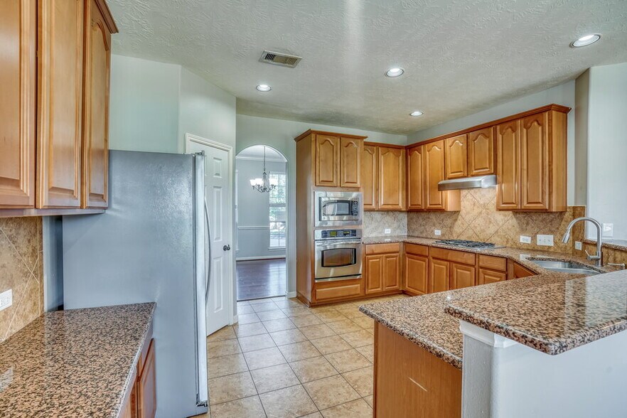 Building Photo - 17427 Stamford Oaks Dr