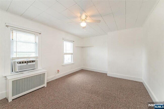 Building Photo - 807 Fern St