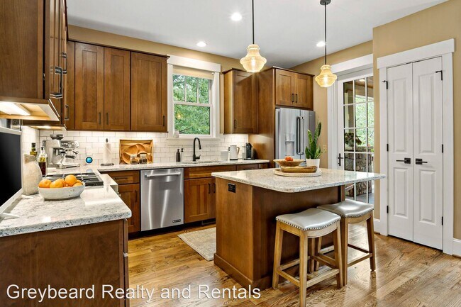 Building Photo - 2 br, 3.5 bath House - 14 Fitzgerald Rd
