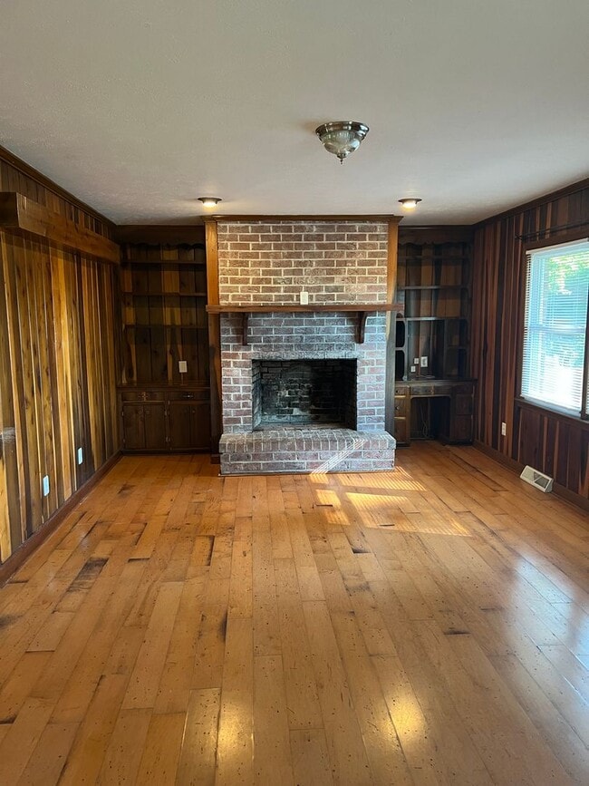 Building Photo - AVAILABLE NOW – Peaceful 3 Bedroom Home on...