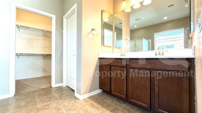 Building Photo - 987 W Deoni Trail