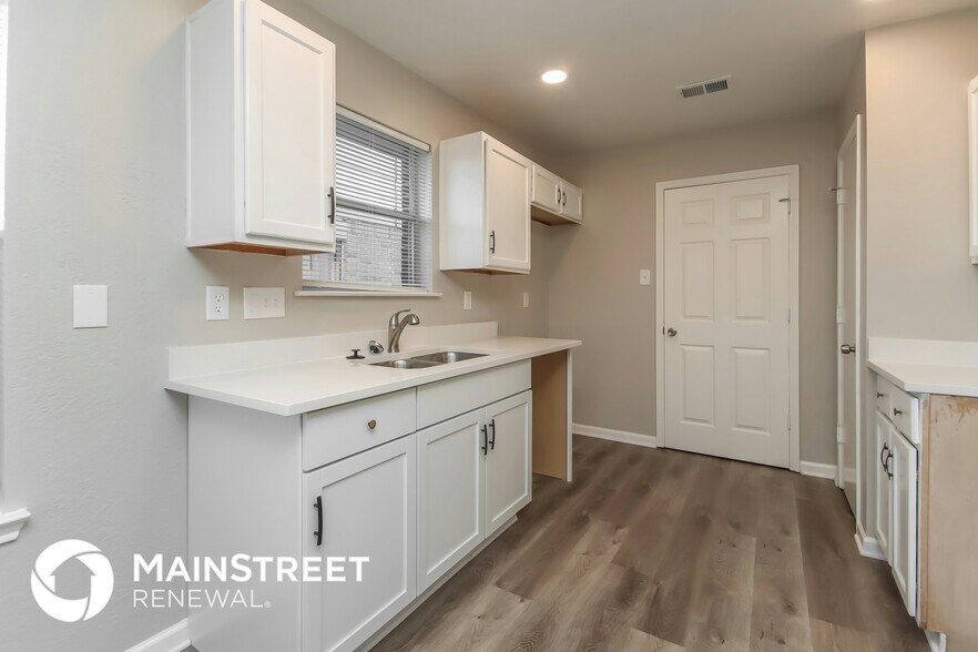 Building Photo - 4023 Almond Lake Dr