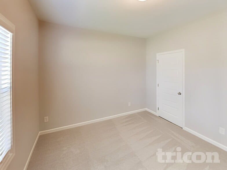 Building Photo - 1010 Cyril Dr