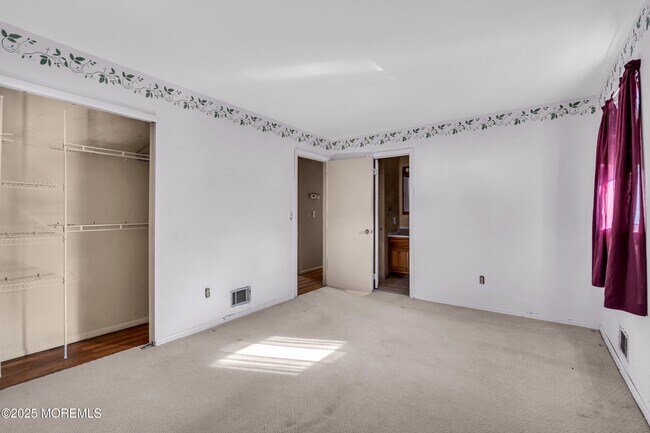 Building Photo - 353 Cokes Dr