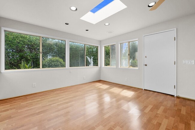 Building Photo - 6415 Lochmoor Dr