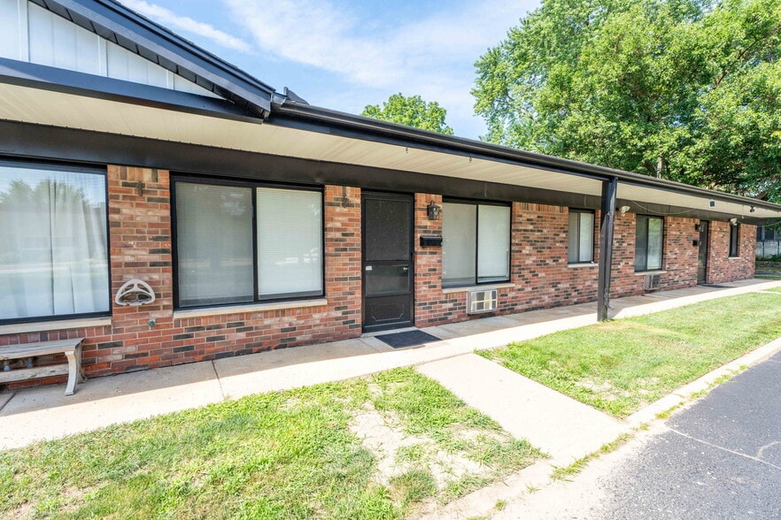 Primary Photo - 151 SOUTH LYON, LLC