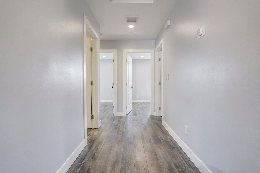 Building Photo - 5258 Oakland St