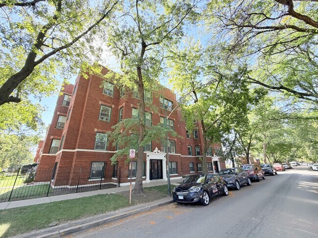 Primary Photo - 3607 W Ainslie St