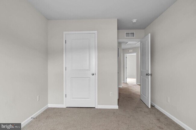 Building Photo - 3148 White Tail Dr