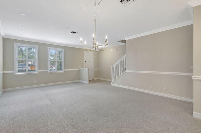 Building Photo - 575 Dakota Dr