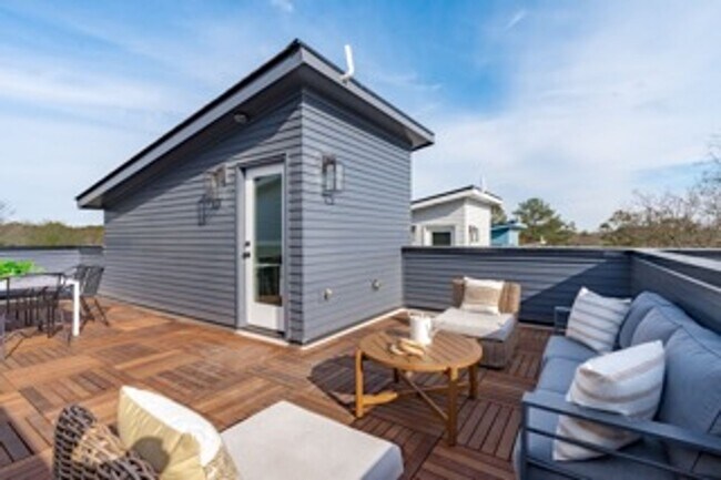 Building Photo - Luxurious New Construction End Unit 4BD, 4BA Downtown Raleigh Townhome with Rooftop Terrace
