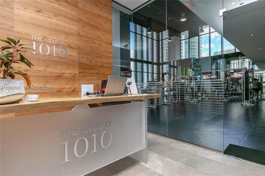 Building Photo - 1010 Brickell Ave