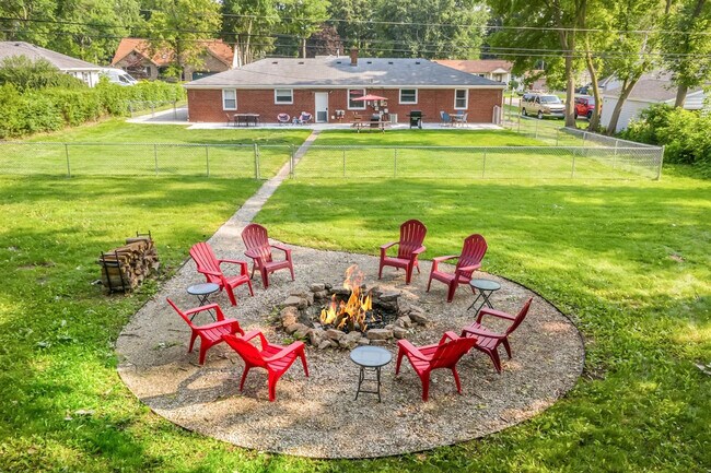 Building Photo - 8254 Mary Ann Ave