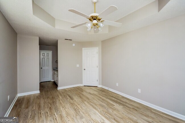 Building Photo - 120 Lakefront Dr