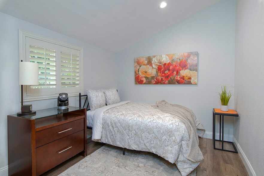 Full Double bed in Second Bedroom - 73 Summerfield St
