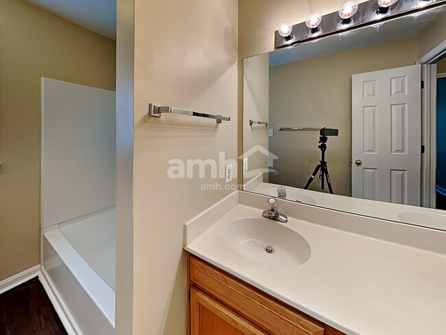 Building Photo - 601 Shiretown Ln