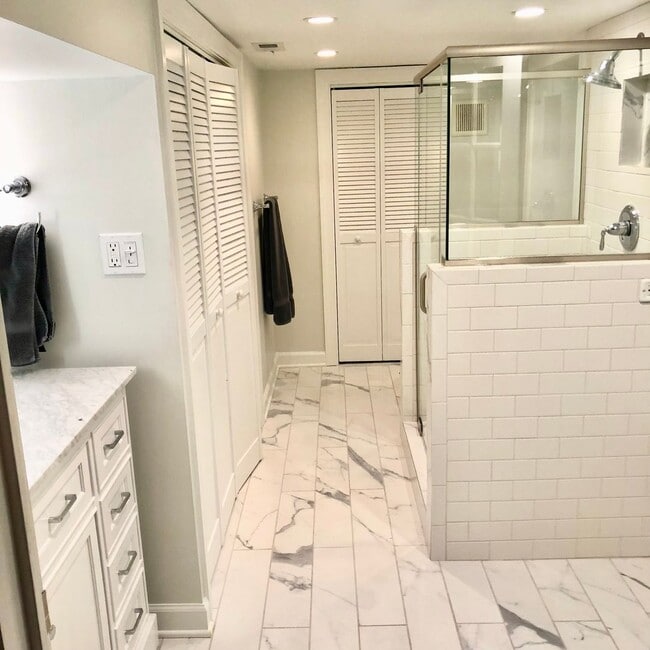 Building Photo - SPACIOUS 3 BED BROWNSTONE with PARKING, YARD and 2 DECKS!