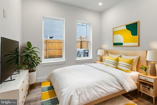 Building Photo - 2214 N Front St