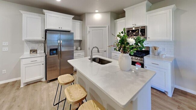 Building Photo - LUXURY 3 bedroom 2 bathroom cottage in 55+ community in Warr Acres, OK (LEASING SPECIAL)