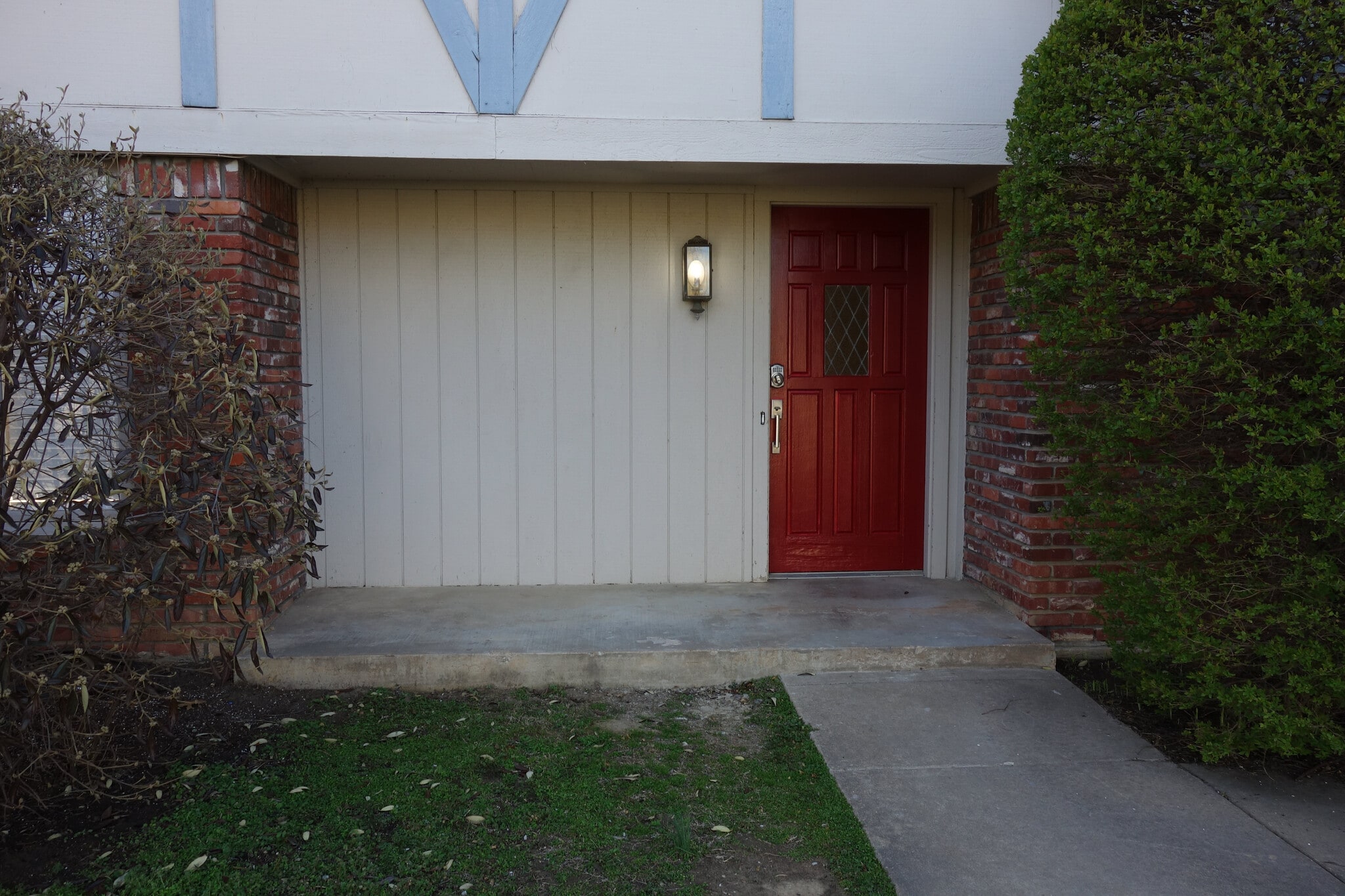 Front Entry - 7116 S Indianapolis Ave