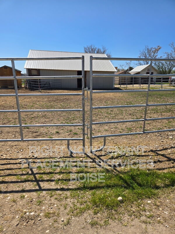 Building Photo - 15822 Riverside Rd