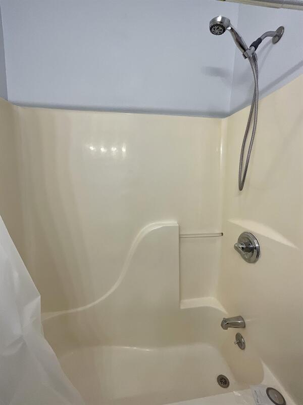 Building Photo - 608 W Schuetz St