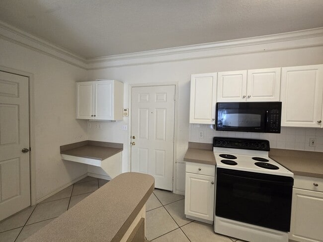 Building Photo - 1 Bed 1 Bath Condo For Rent in Tampa $1499