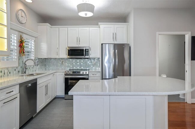 Building Photo - 632 Charles Ct S