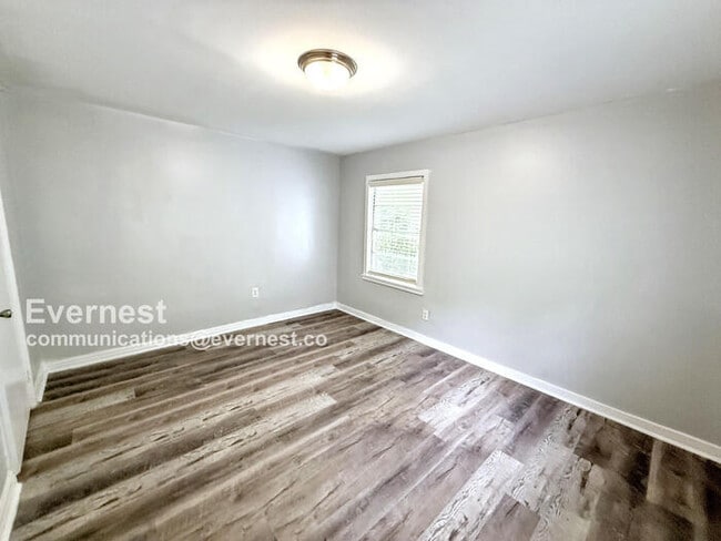 Building Photo - 618 Brunson Ave