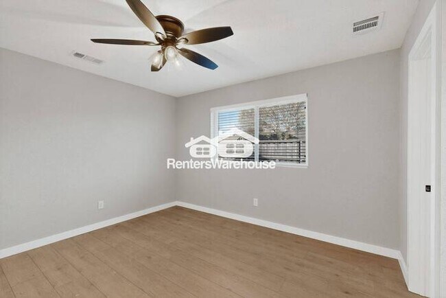 Building Photo - Renovated home in Plano Ready to Be Your Home