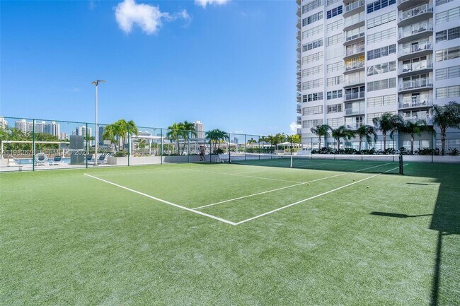 Building Photo - 18071 Biscayne Blvd