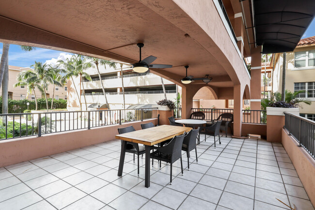 Building Photo - 1801 N Flagler Dr