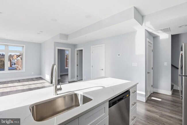 Building Photo - 2600 4th St NE